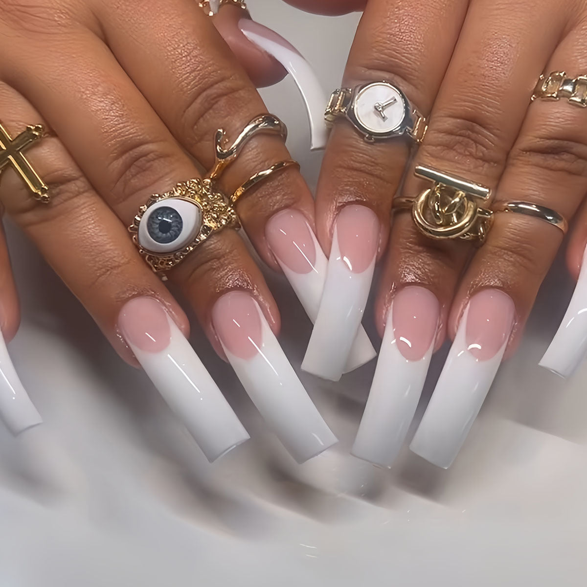 Extensiones de uñas con punta francesa premium