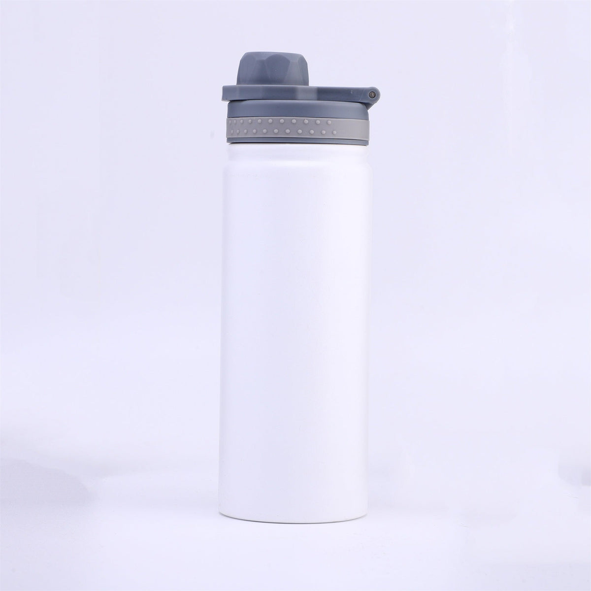 Botella de agua aislada