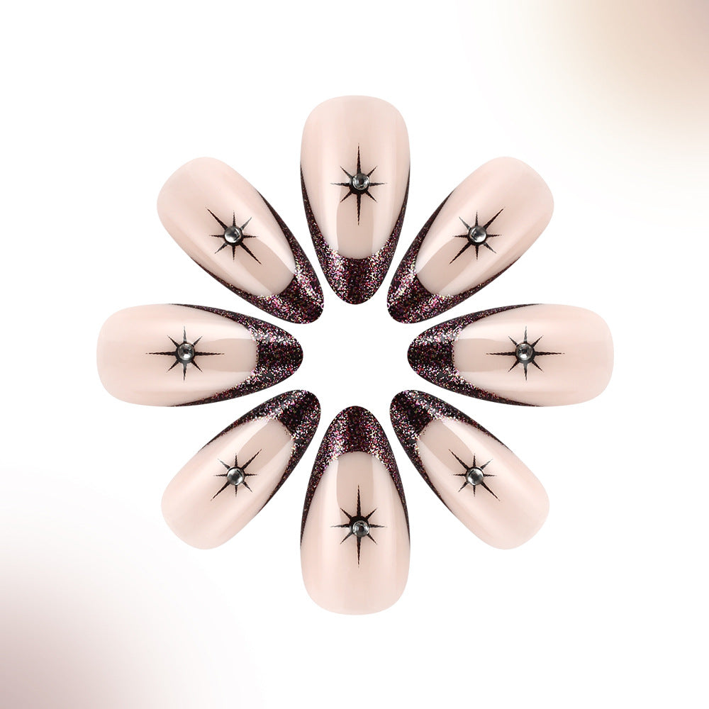 Glamorosa manicura francesa con puntas adornadas con estrellas