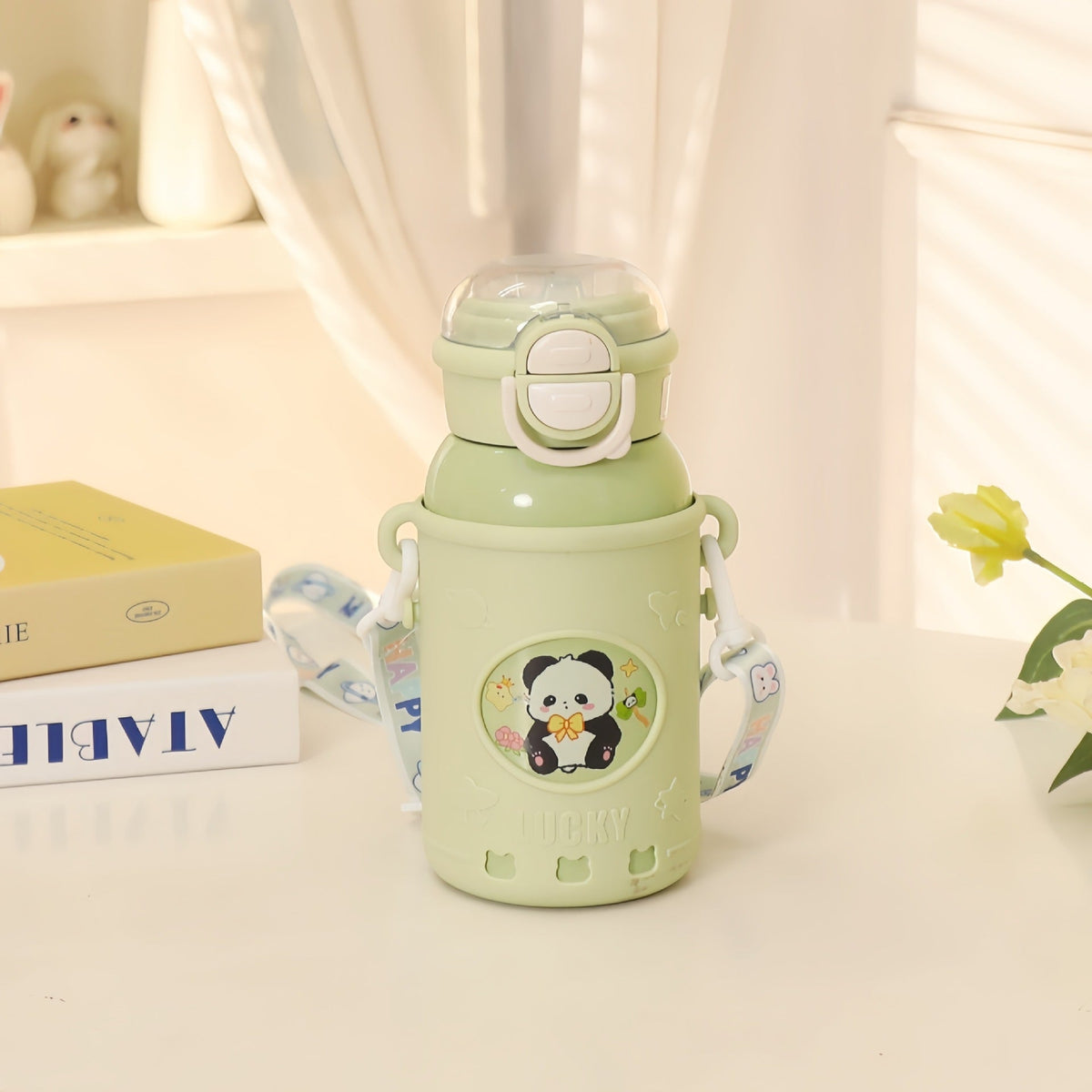 Botella de agua isotérmica con correa de transporte y un bonito diseño de panda