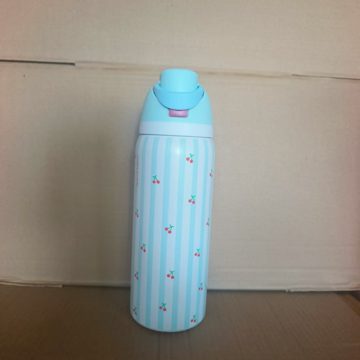 Botella de agua aislada al vacío de acero inoxidable con tapa abatible de un solo toque y cierre de seguridad a prueba de fugas.