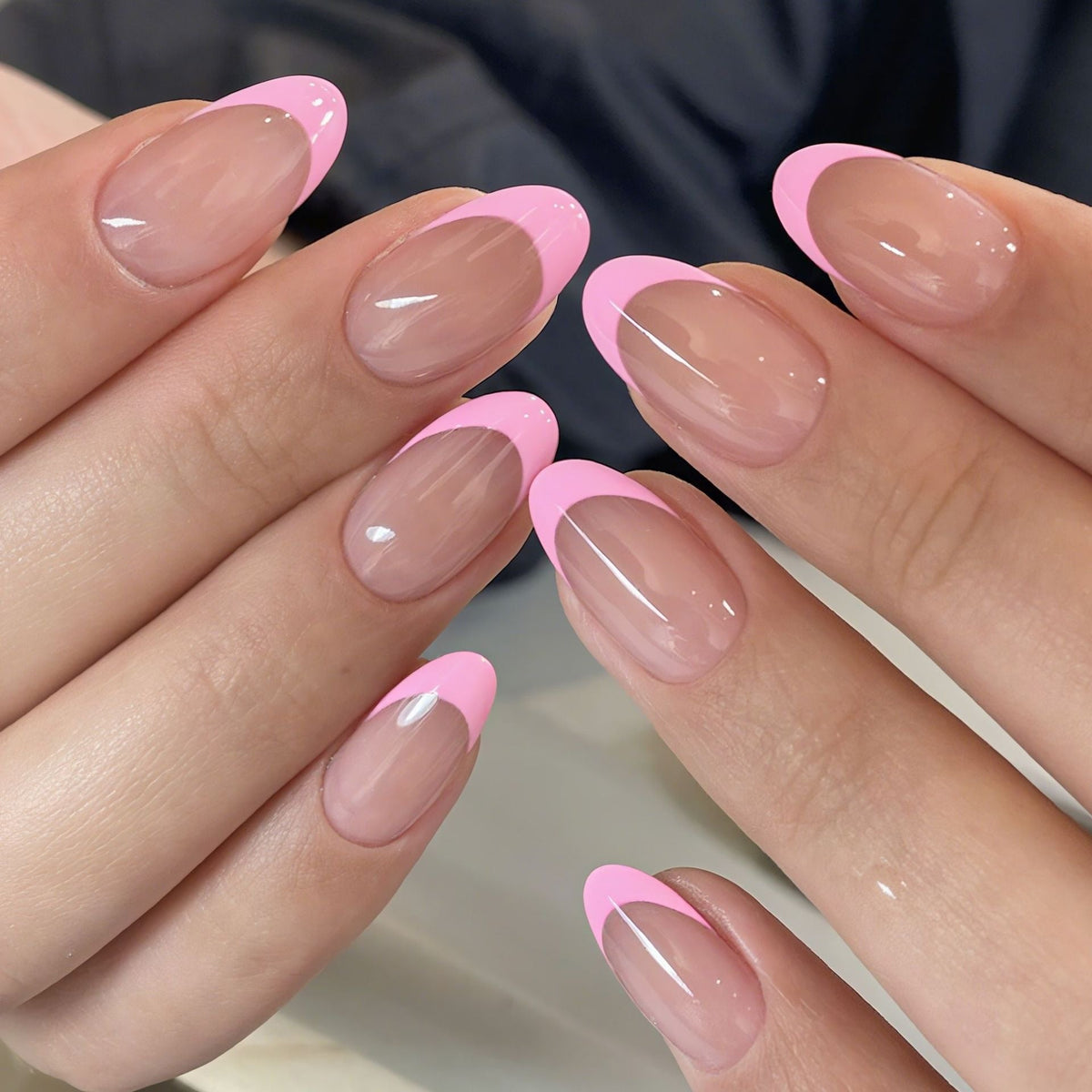 Diseño de uñas francés elegante y con estilo