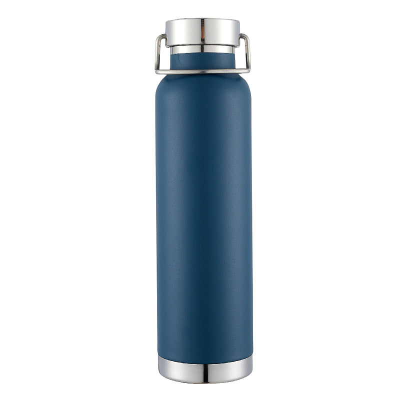 Botella de agua de acero inoxidable con doble pared y aislamiento al vacío, con tapa de transporte con cierre giratorio.