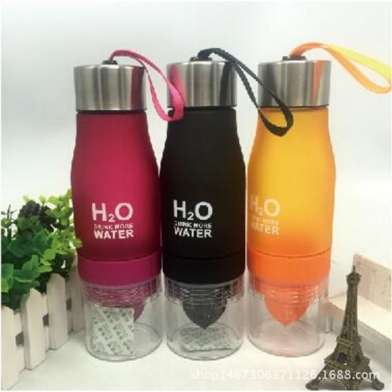 Botella de agua de vidrio aislante con infusor de frutas, funda de silicona y tapa de acero inoxidable