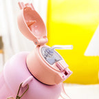 Botella de agua infantil con un alegre motivo de pato