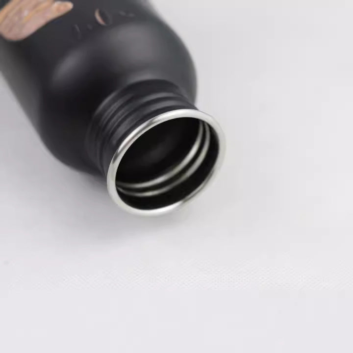 Botella de agua aislada