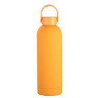 Botella de agua aislada