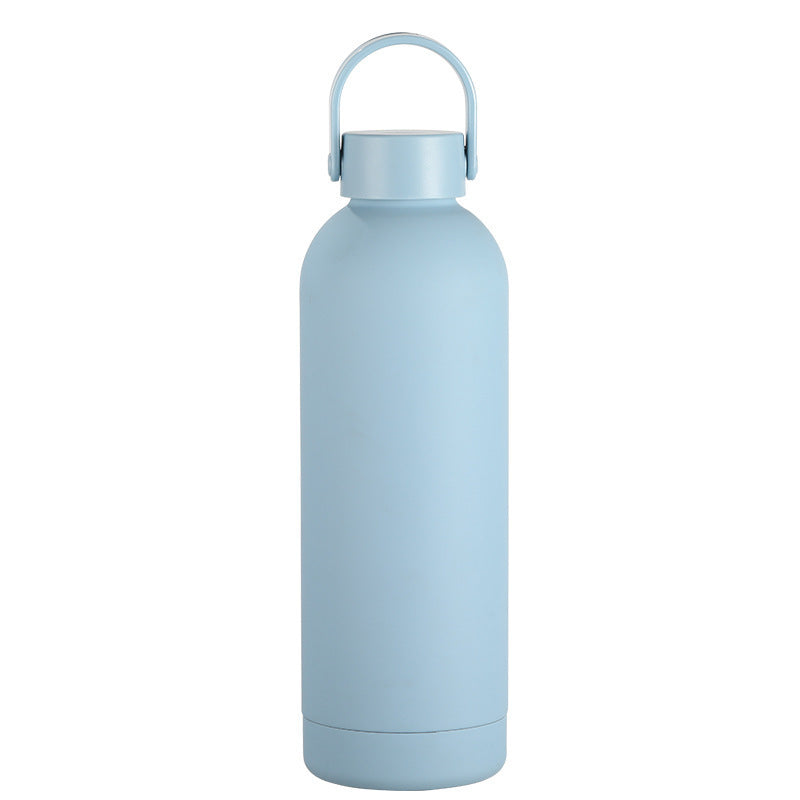 Botella de agua aislada