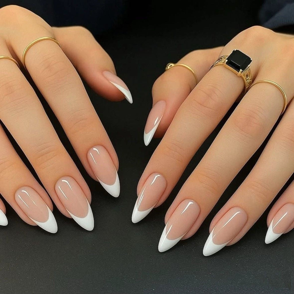 Diseño de uñas francés elegante y con estilo