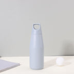 Botella de agua aislada