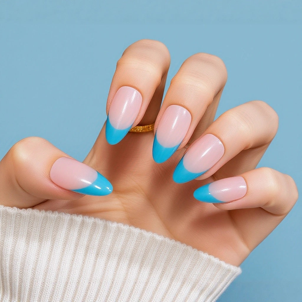Diseño de uñas francés elegante y con estilo