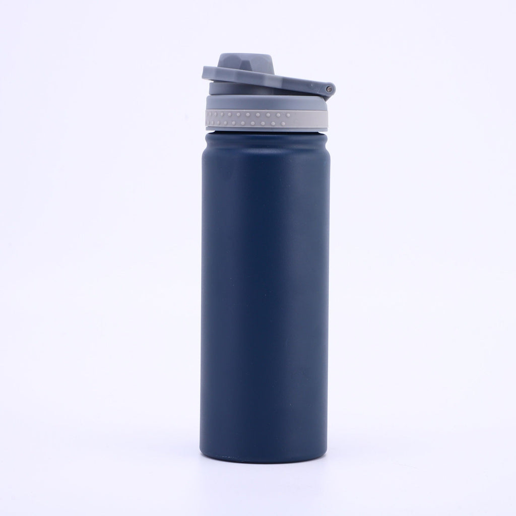Botella de agua aislada