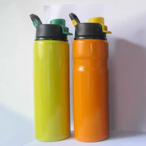 Botella de agua aislada