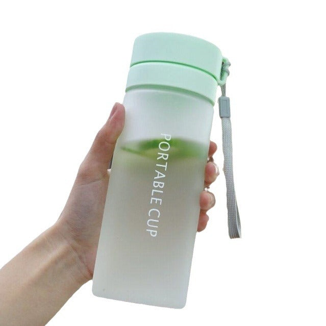 Botella de agua portátil para mujer