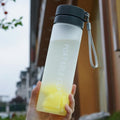 Botella de agua portátil para mujer