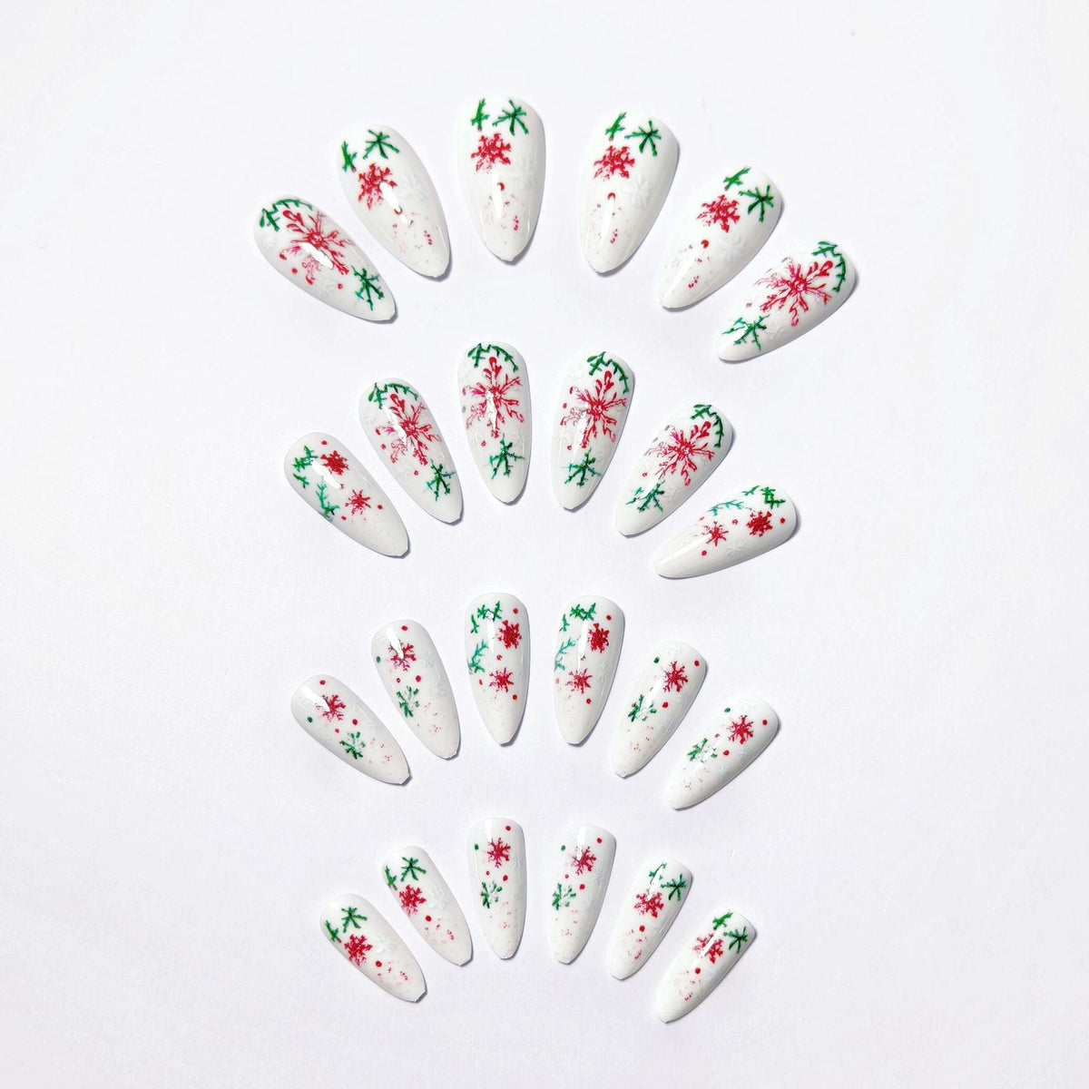 Diseño artístico de copo de nieve para uñas