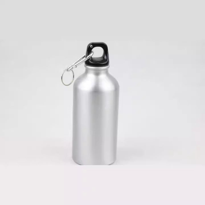 Botella de agua infantil aislada