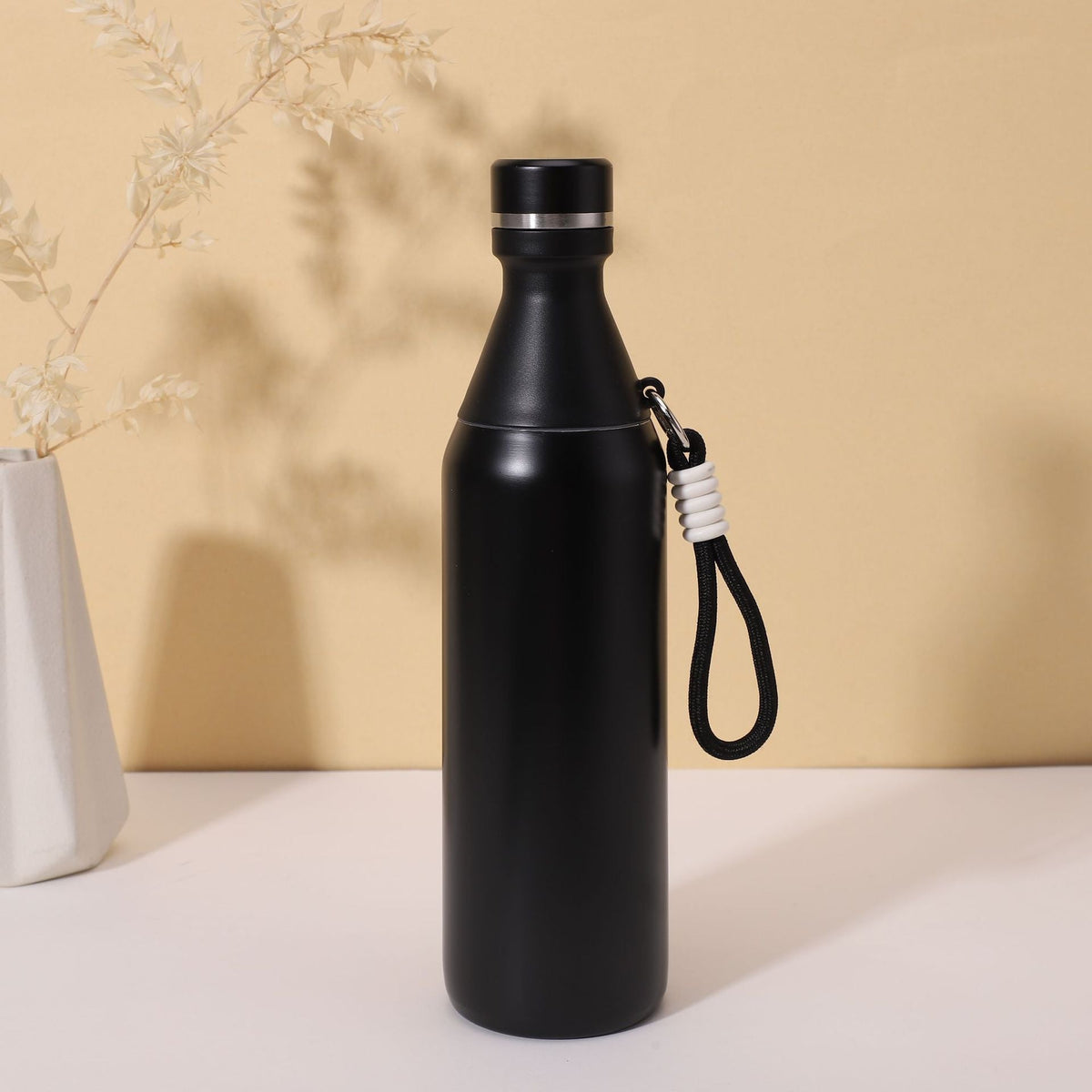 Botella de agua isotérmica para mujer con práctica correa de transporte