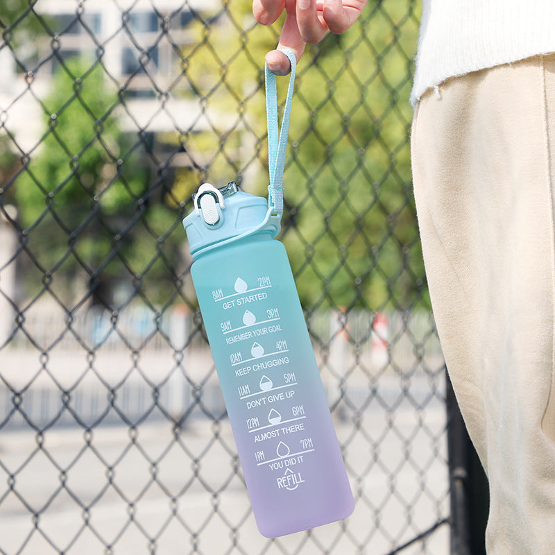 Botella de agua deportiva para mujer