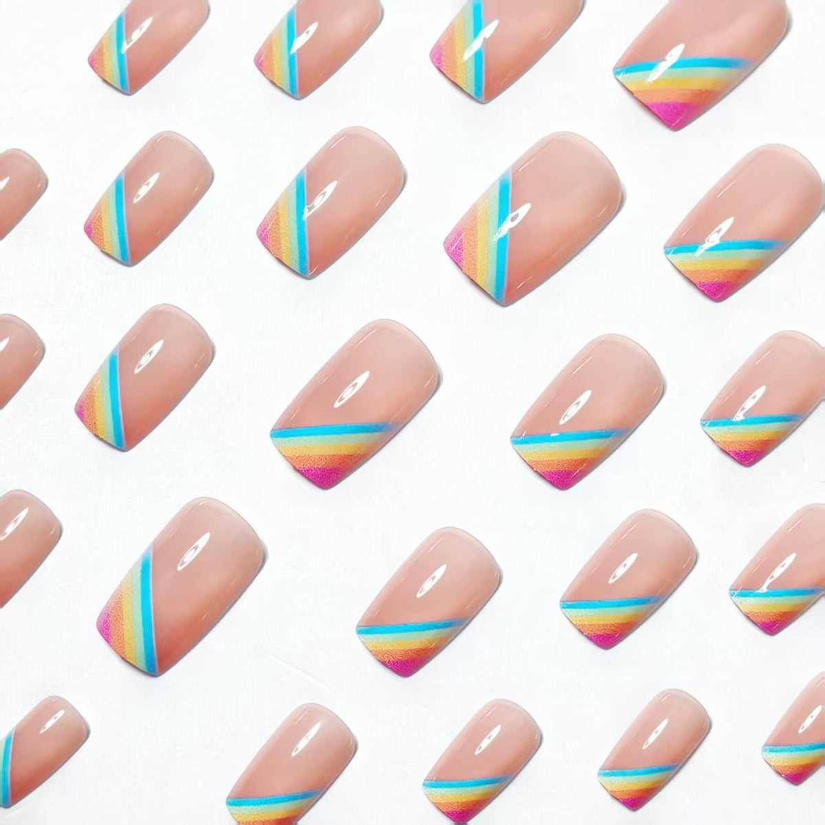 Elegante diseño de uñas francesas con punta arcoíris