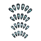 Arte de uñas creativo con copos de nieve