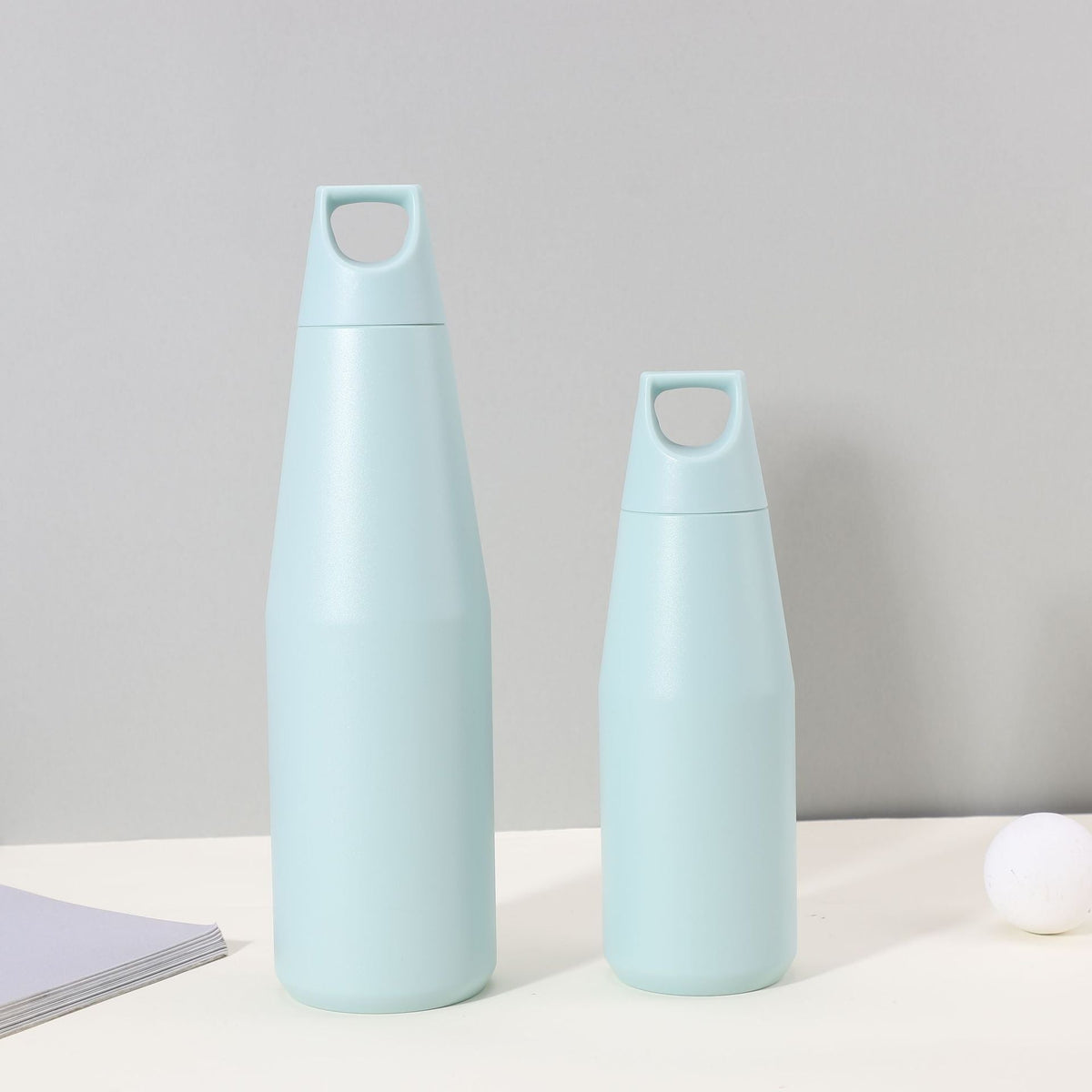 Botella de agua aislada