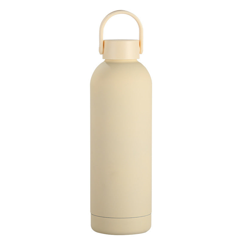 Botella de agua aislada