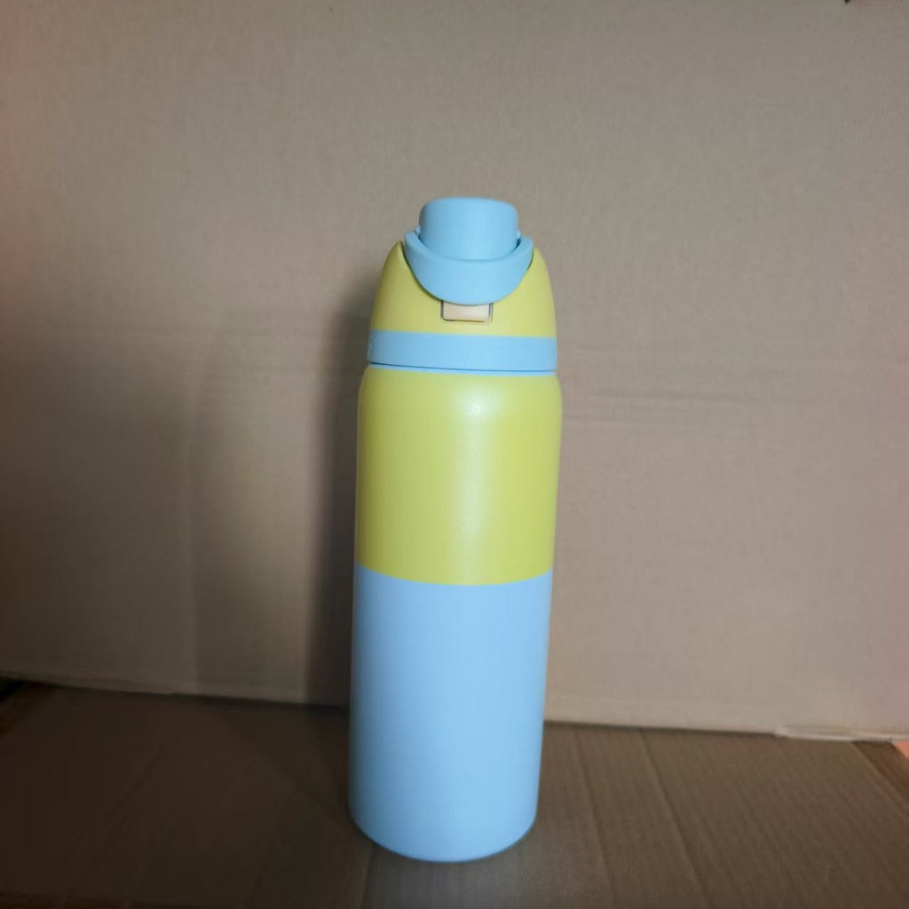 Botella de agua aislada al vacío de acero inoxidable con tapa abatible de un solo toque y cierre de seguridad a prueba de fugas.