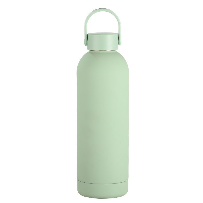 Botella de agua aislada
