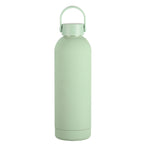 Botella de agua aislada