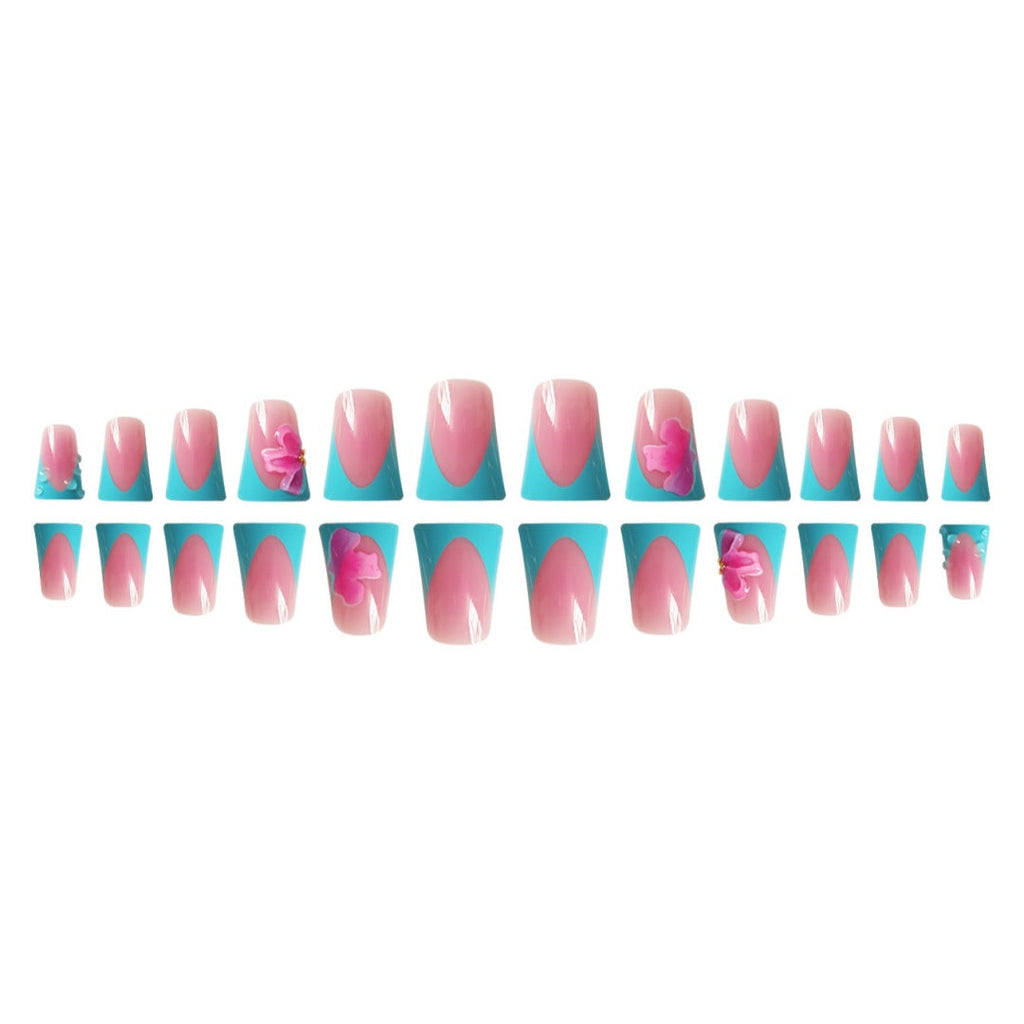 Extensiones de uñas con punta francesa artística