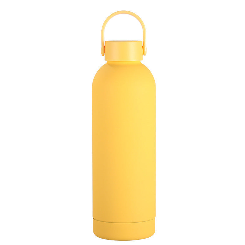 Botella de agua aislada