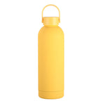 Botella de agua aislada