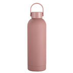 Botella de agua aislada