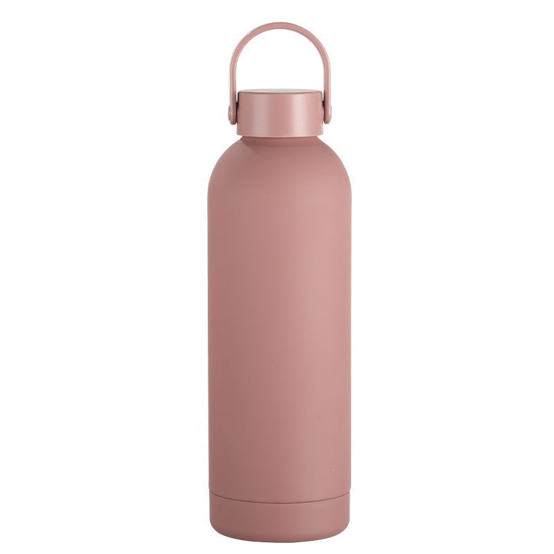 Botella de agua aislada
