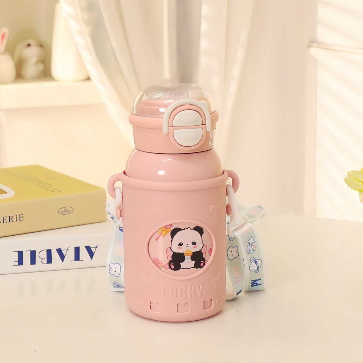 Botella de agua isotérmica con correa de transporte y un bonito diseño de panda