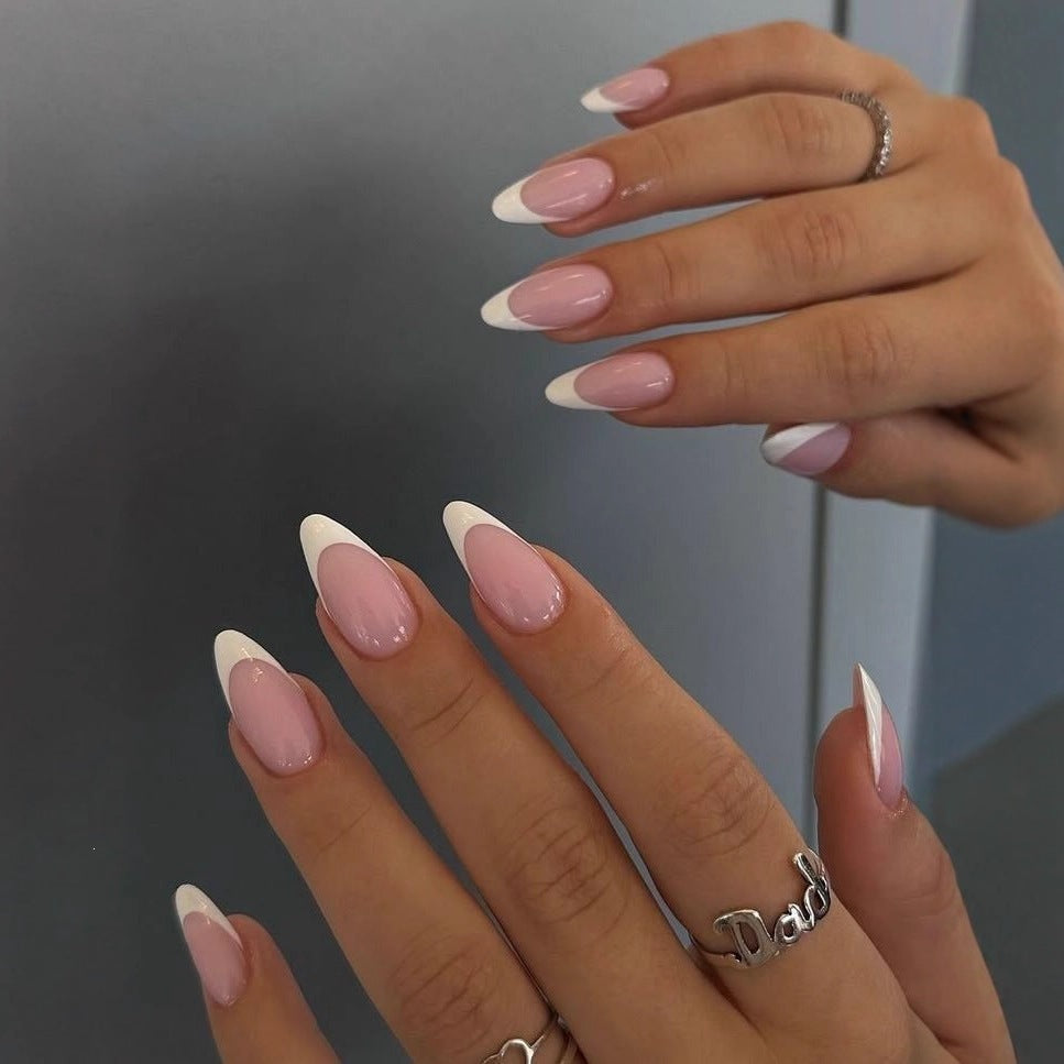 Diseño de uñas francés elegante y con estilo