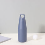 Botella de agua aislada