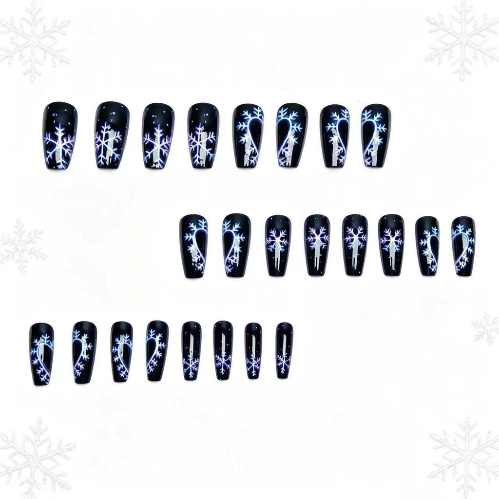 Diseño artístico de uñas con estampado de copos de nieve