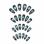 Arte de uñas creativo con copos de nieve