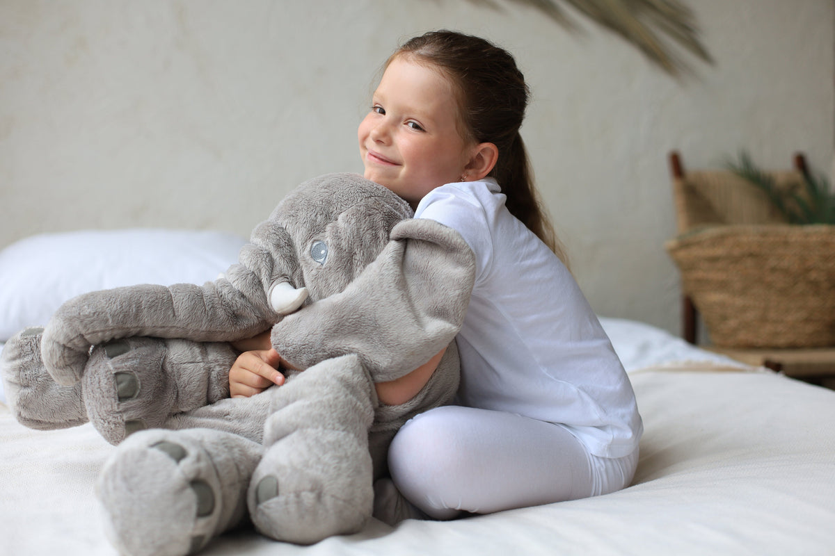 Cojín de peluche con forma de elefante para la habitación del bebé