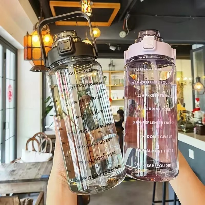 Botella de agua deportiva grande de 68 oz con pajita y marcador de tiempo para gimnasio y actividades al aire libre