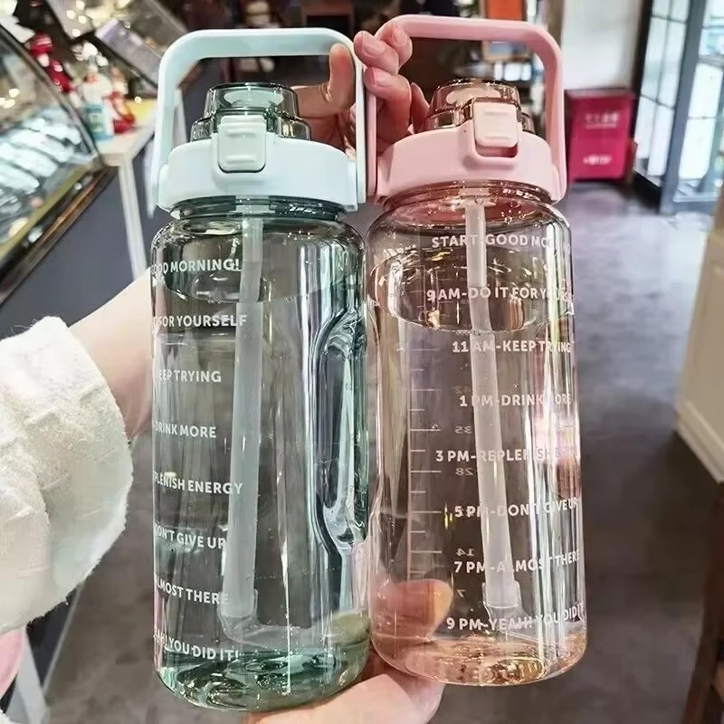 Botella de agua deportiva grande de 68 oz con pajita y marcador de tiempo para gimnasio y actividades al aire libre