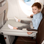 SkyComfort | Cama inflable con forma de asiento de avión para niños pequeños con superficie suave | Solución de viaje compacta para un sueño