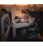 SkyComfort | Cama inflable con forma de asiento de avión para niños pequeños con superficie suave | Solución de viaje compacta para un sueño
