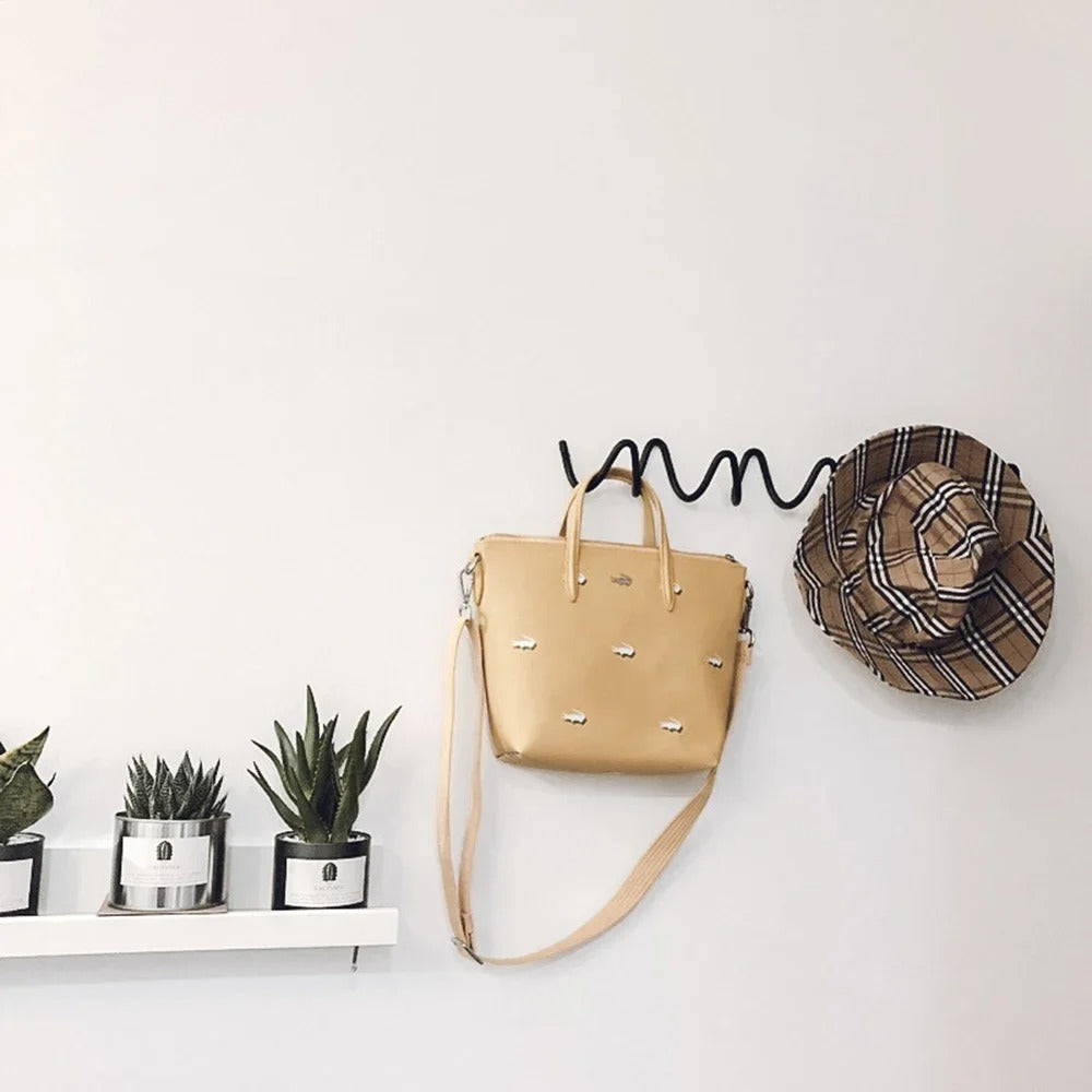 Perchero de pared de hierro fundido negro con diseño ondulado para recibidor, dormitorio o baño