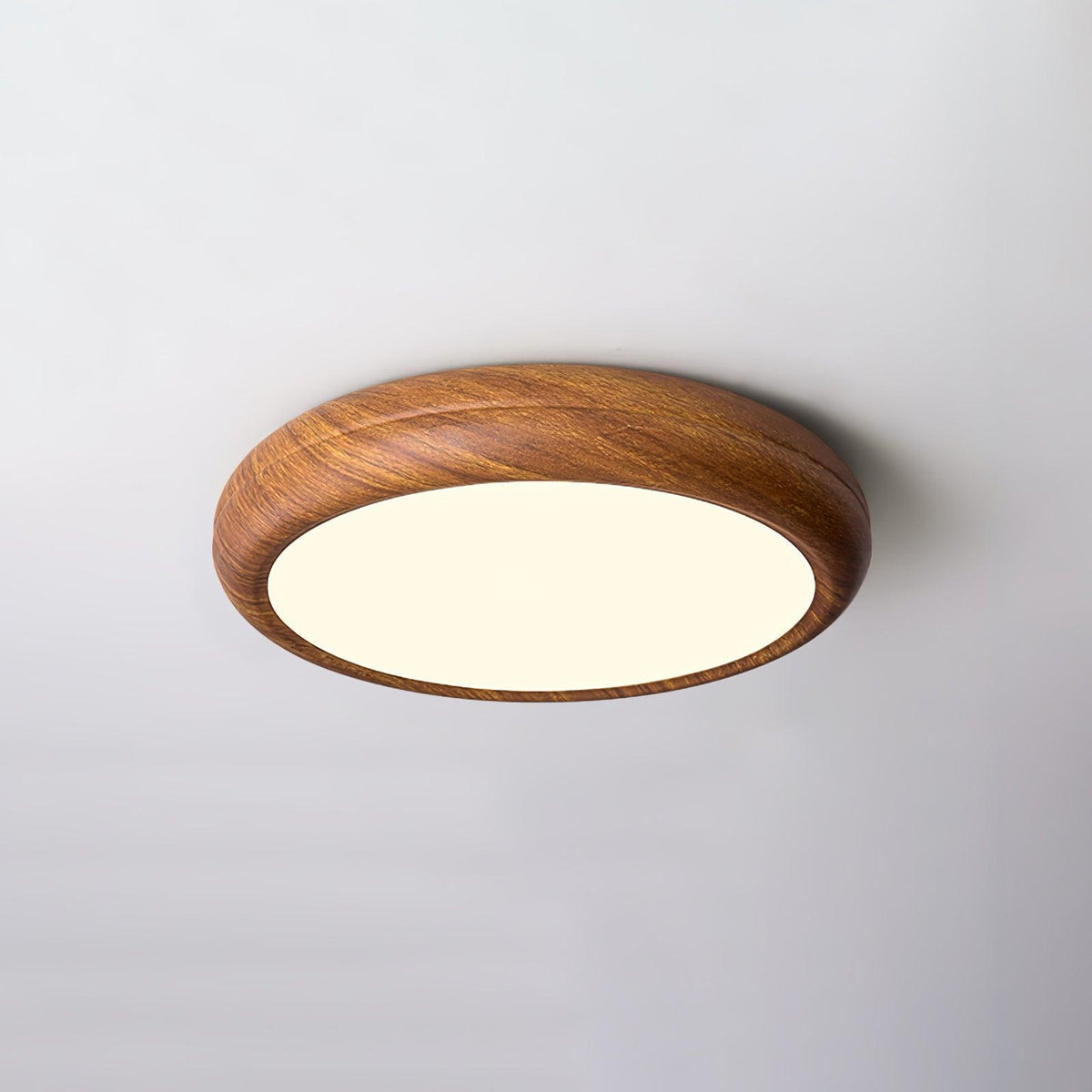 Lámpara de techo redonda con acabado de madera