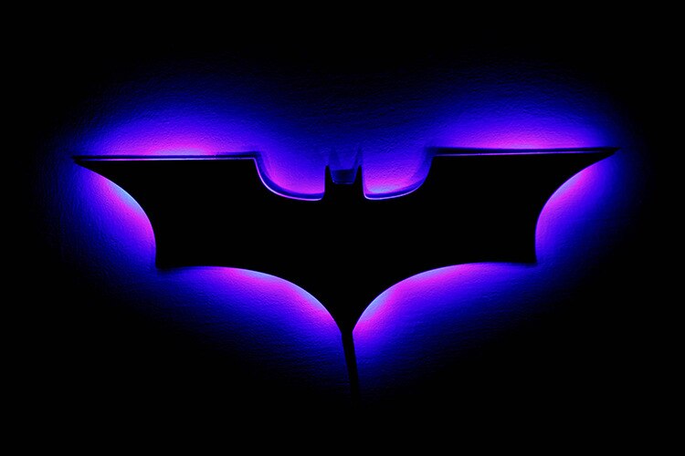 Aplique de pared LED de Batman con mando a distancia inalámbrico y cambio de color