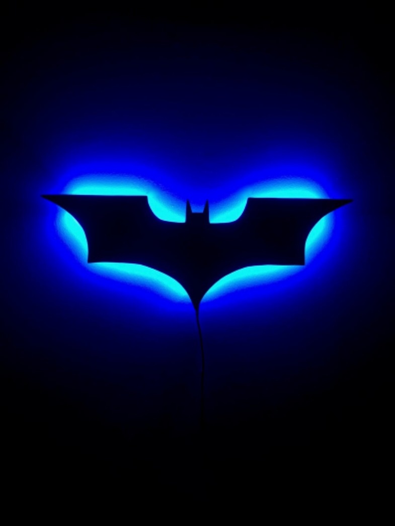 Aplique de pared LED de Batman con mando a distancia inalámbrico y cambio de color