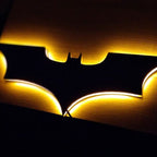 Aplique de pared LED de Batman con mando a distancia inalámbrico y cambio de color